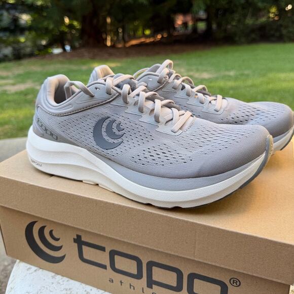 NWT Topo Athletic Phantom 3 Running Shoes Gray Size 10